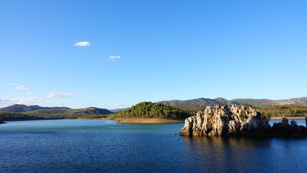 Pesca en el embalse de García de Sola