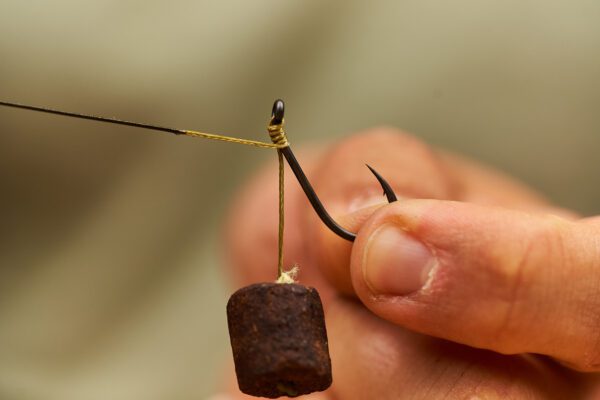 Paso 1 - Cortar 35cm de trenzado recubierto montaje básico carpfishing